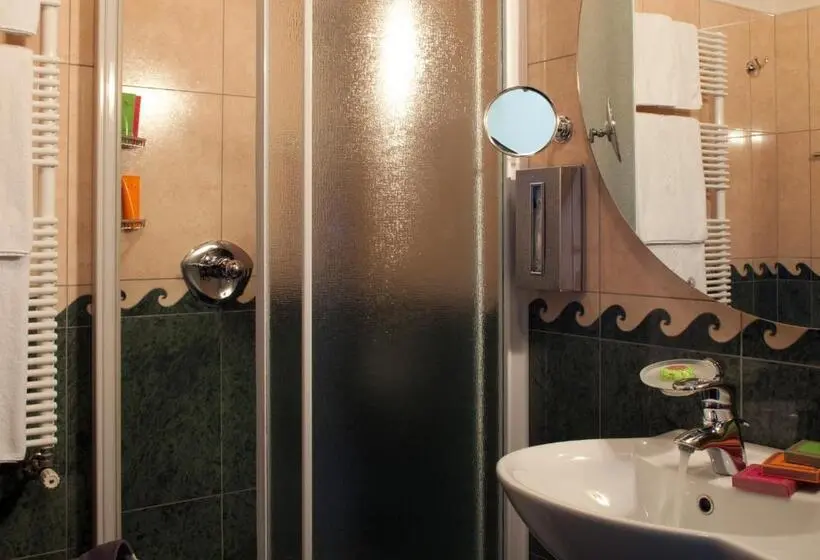 اتاق استاندارد با چشمانداز دریاچه, Villa Giulia