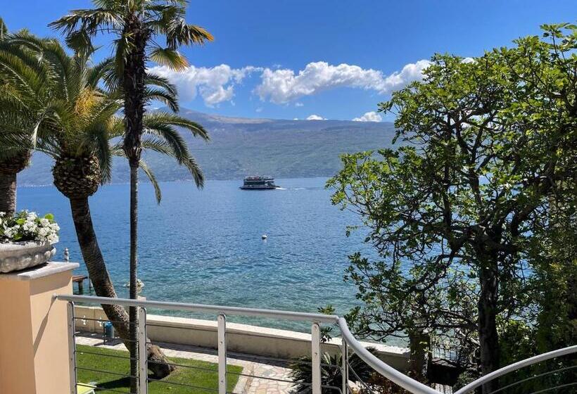 Suite with lake view, Villa Giulia