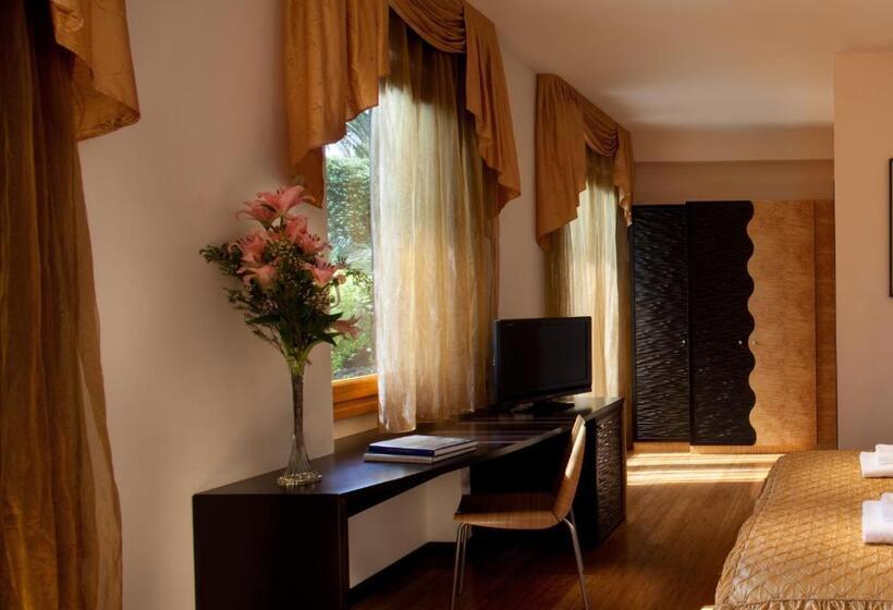 Superior room with lake view, Villa Giulia