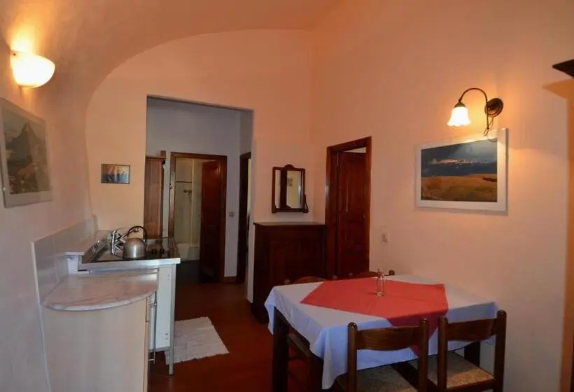 Huoneisto 2 Makuuhuonetta Terassi, Villa Palagione Centro Interculturale