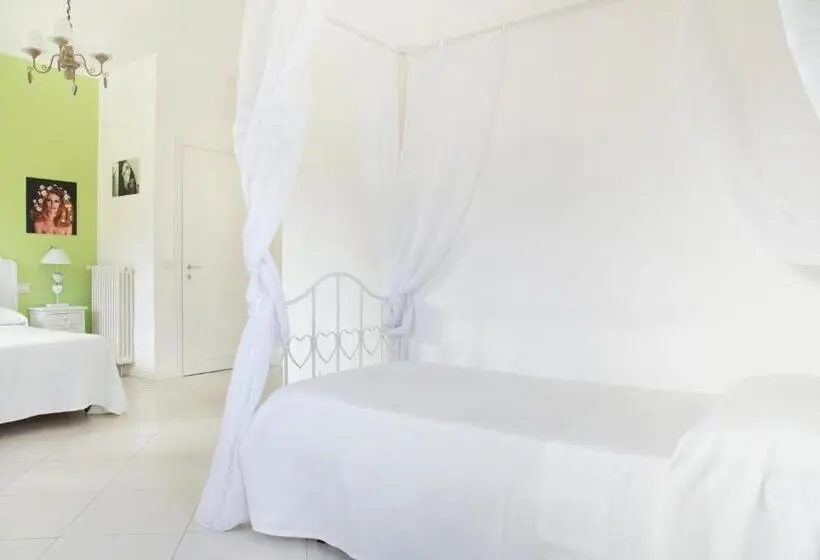 اتاق استاندارد سه نفره, B&b The Divine