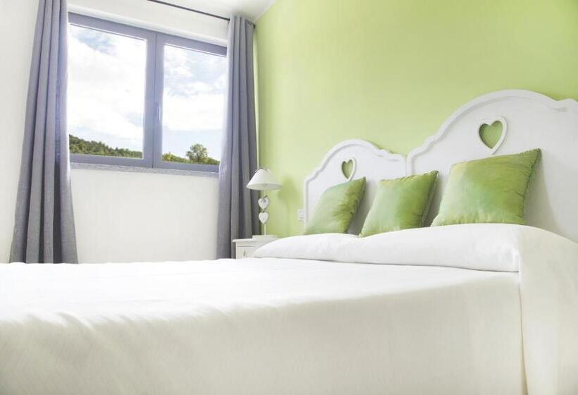 اتاق استاندارد سه نفره, B&b The Divine
