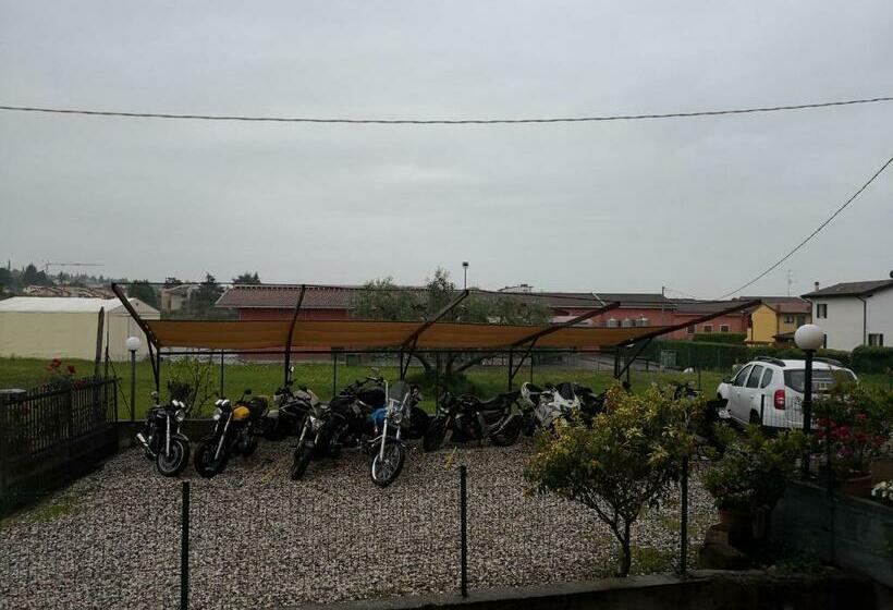 غرفة إقتصادية, Alessio Camere