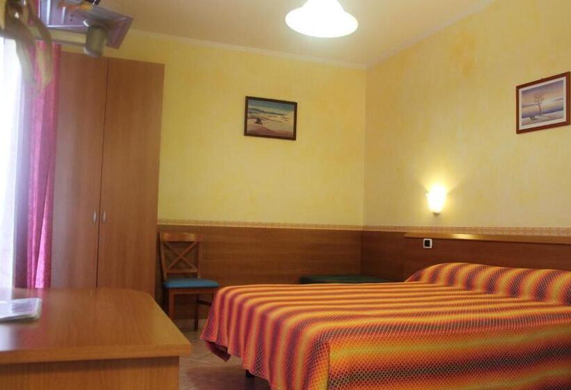 غرفة قياسية ثلاثية مزودة بشرفة, Alessio Camere