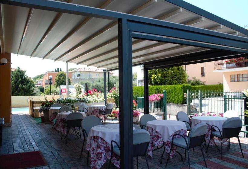 غرفة عائلية, Alessio Camere