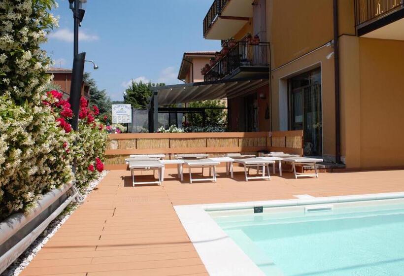 غرفة عائلية, Alessio Camere