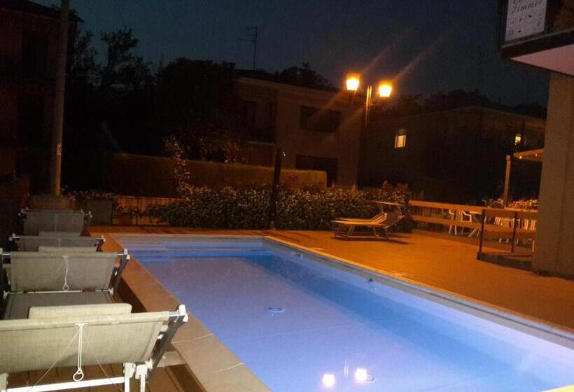 غرفة قياسية ثلاثية مزودة بشرفة, Alessio Camere