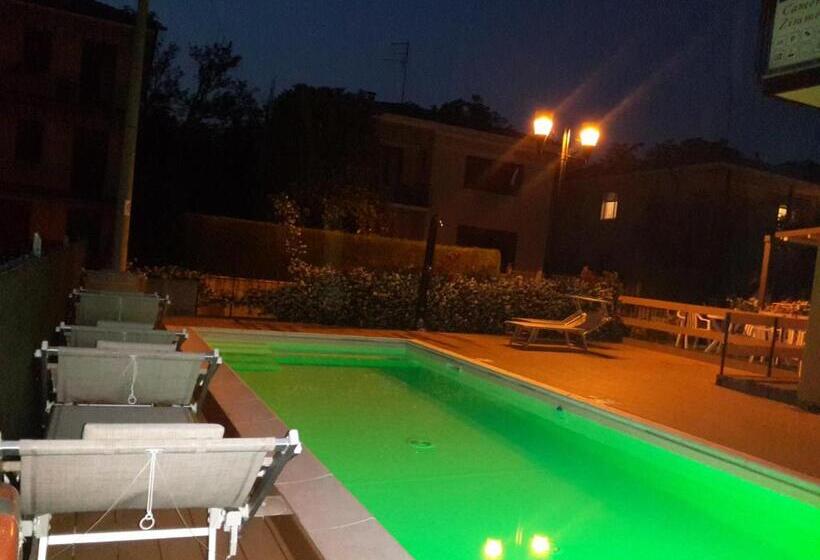 غرفة قياسية ثلاثية مزودة بشرفة, Alessio Camere