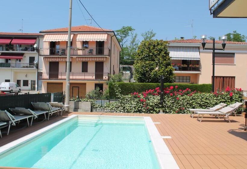 غرفة قياسية ثلاثية مزودة بشرفة, Alessio Camere