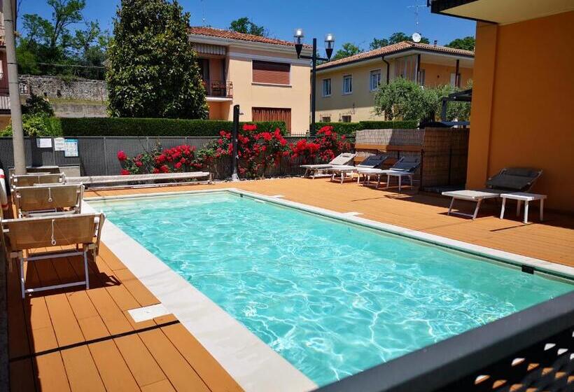 غرفة قياسية ثلاثية مزودة بشرفة, Alessio Camere