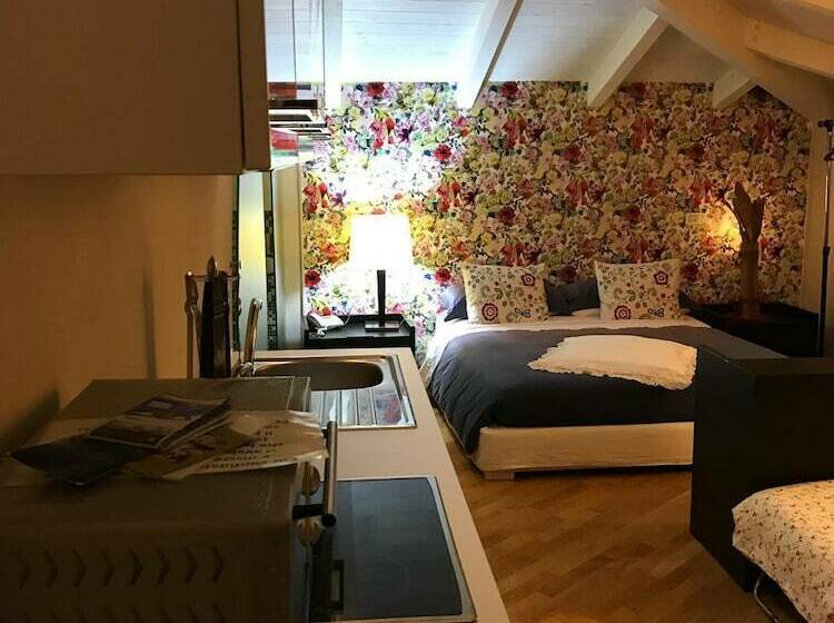 带1个卧室的带阳台的公寓, B&b Jsuite