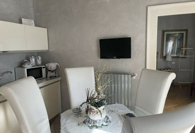 Апартаменты 1 Спальня с Балконом, B&b Jsuite