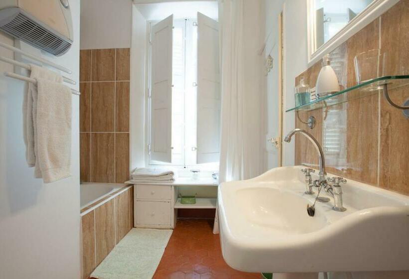 اتاق استاندارد, Chateau De Saint Martin