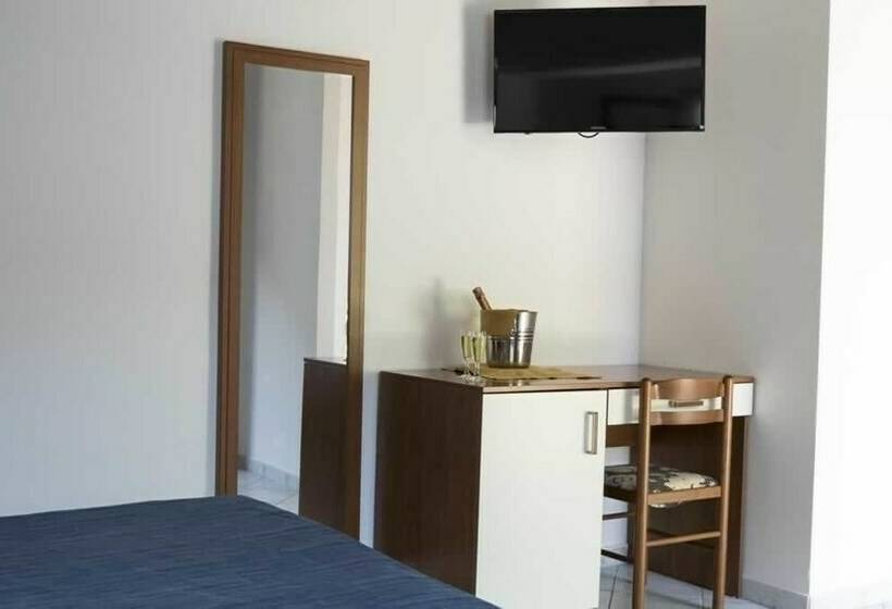 اتاق استاندارد سه نفره, Arcomagno Hotel Village Club