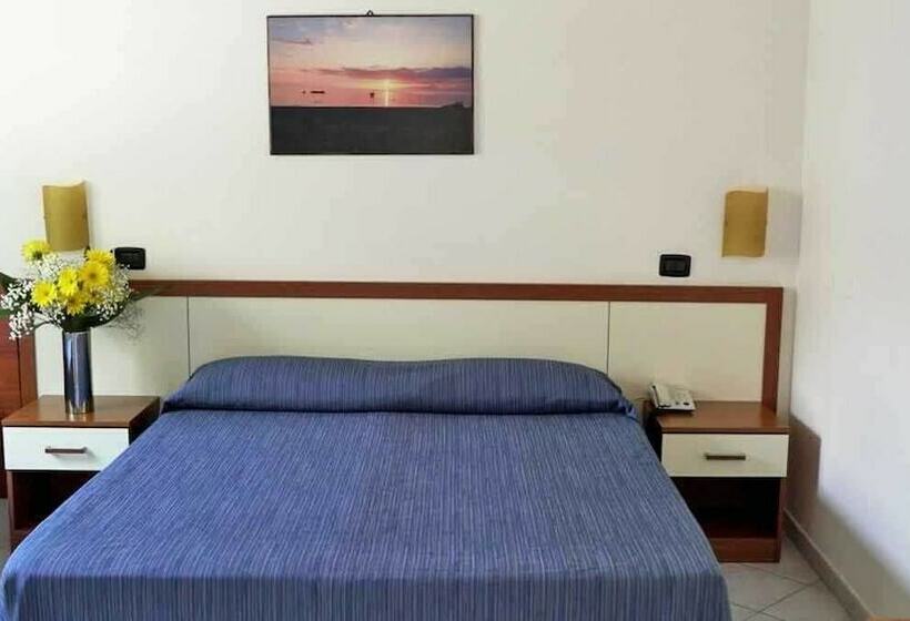 اتاق استاندارد سه نفره, Arcomagno Hotel Village Club