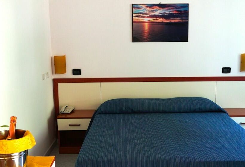 اتاق استاندارد چهار تخته, Arcomagno Hotel Village Club