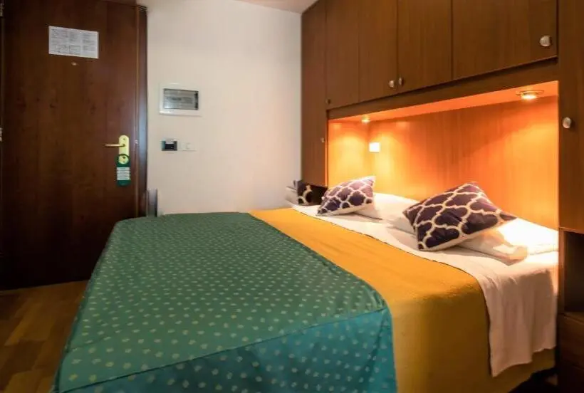 اتاق اکونومی, Centro Benessere Gardel