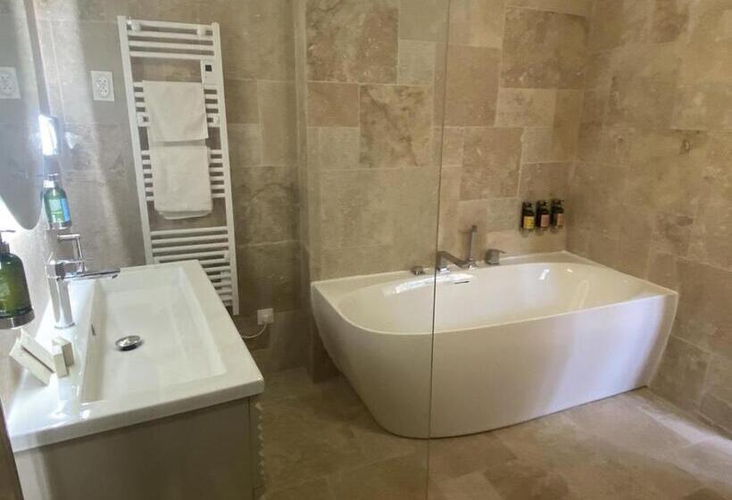 Номер Deluxe, Châteauzen