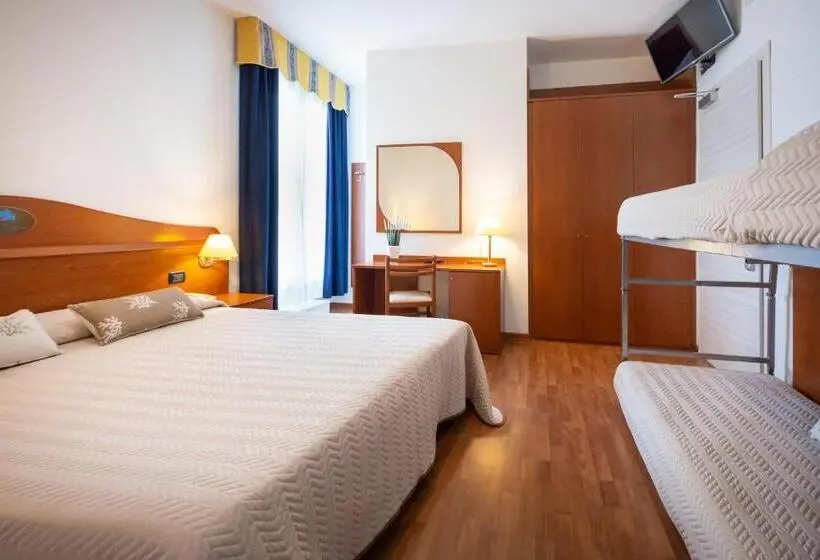 3 Bett Standardzimmer Balkon, Delfino