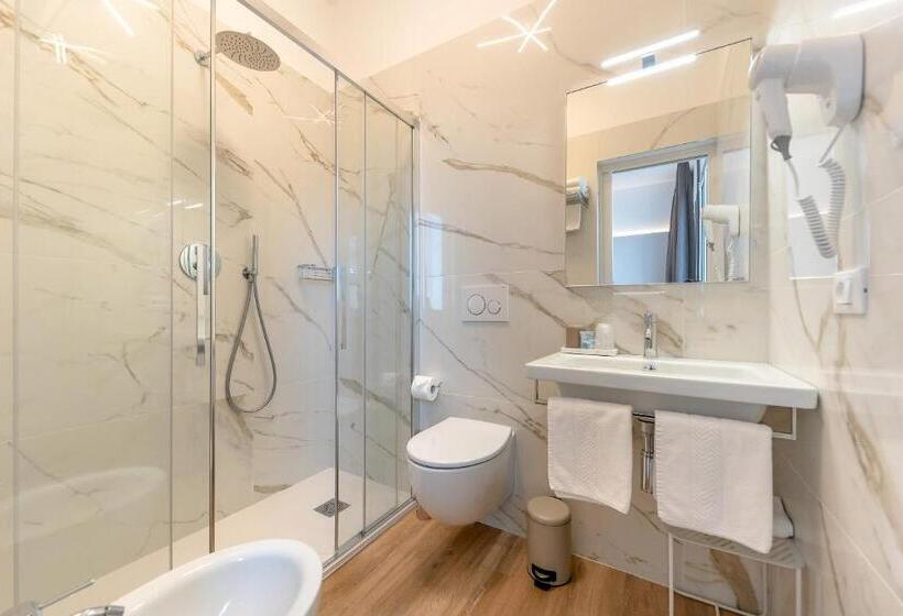 Deluxe Zimmer mit Meerblick & Balkon, Delfino