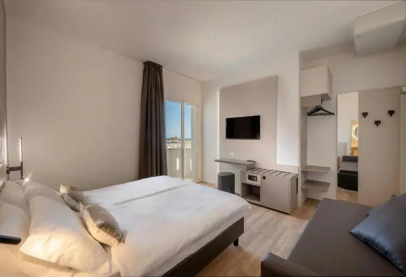 Deluxe 3-Bettzimmer mit Meerblick, Delfino