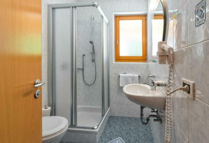 スタンダードルーム, Elisabeth