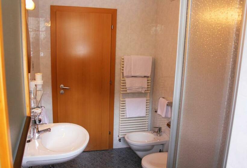 スタンダードルーム, Elisabeth