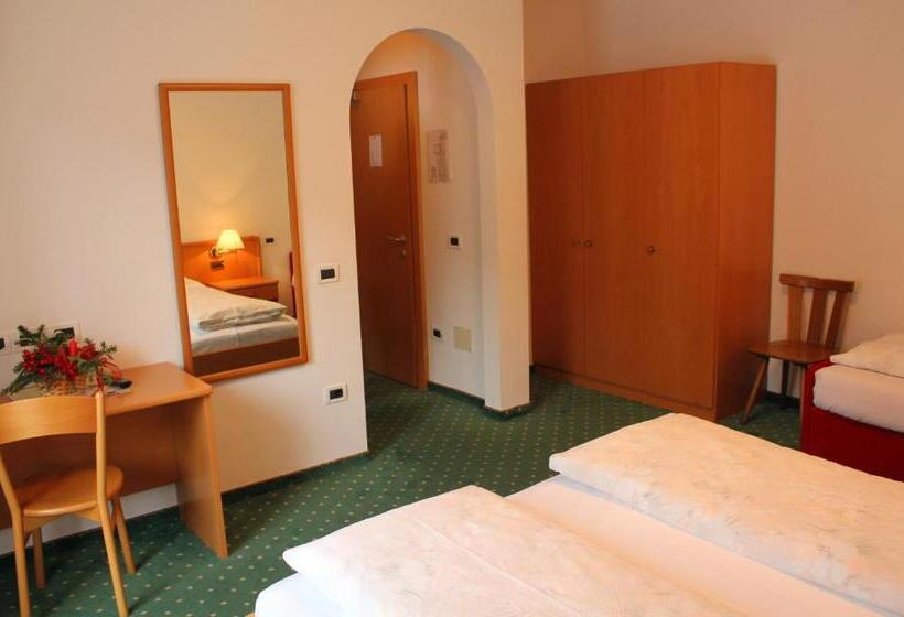 スタンダードルーム, Elisabeth