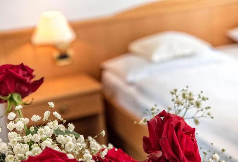 スタンダードトリプルルーム, Elisabeth