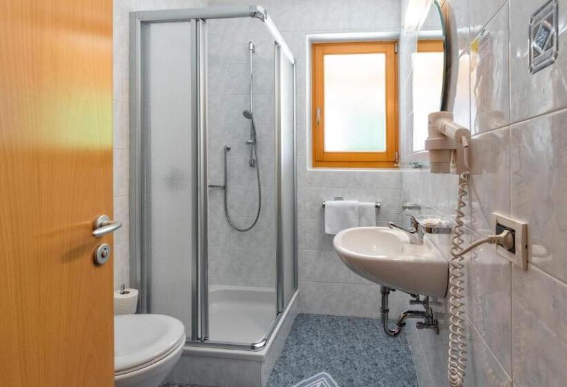 スタンダードトリプルルーム, Elisabeth