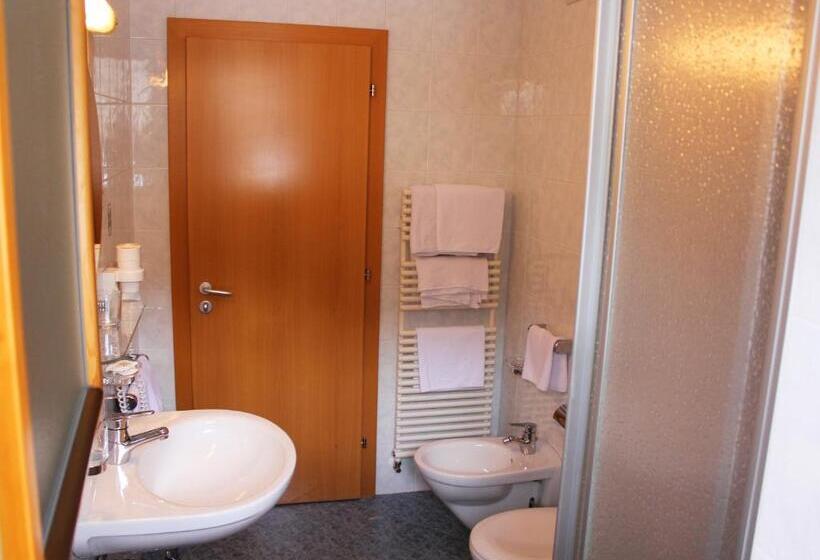 スタンダード４人部屋, Elisabeth