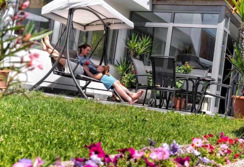 スタンダードルーム, Elisabeth