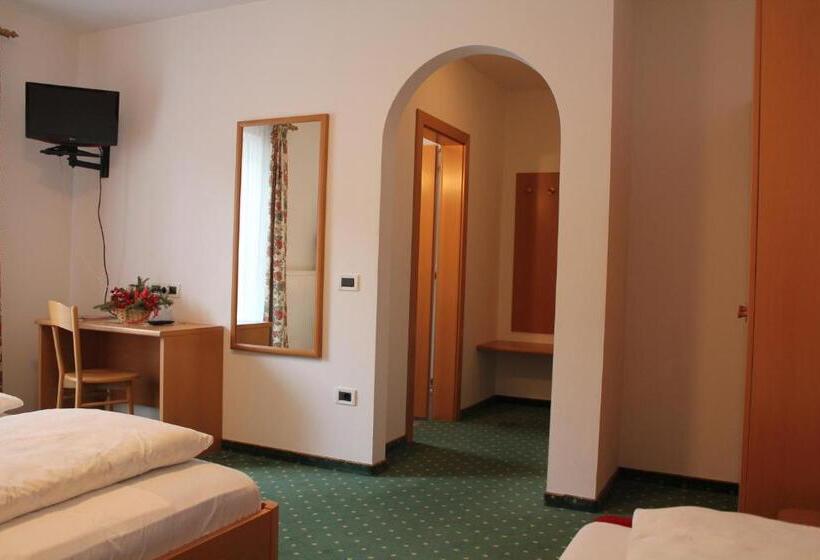 スタンダードトリプルルーム, Elisabeth