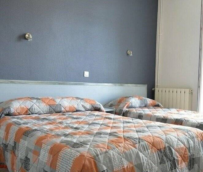 标准三人间, Hôtel Montfort