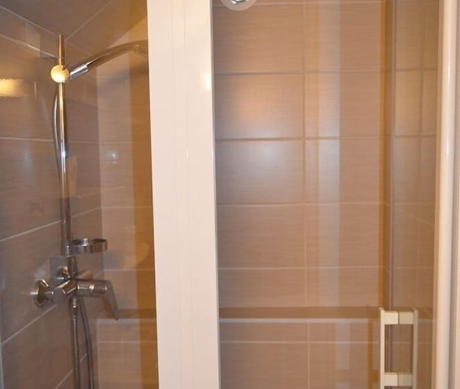 标准单人间, Hôtel Montfort