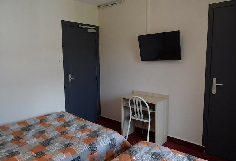 标准三人间, Hôtel Montfort