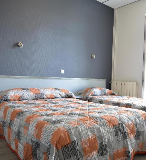 标准三人间, Hôtel Montfort