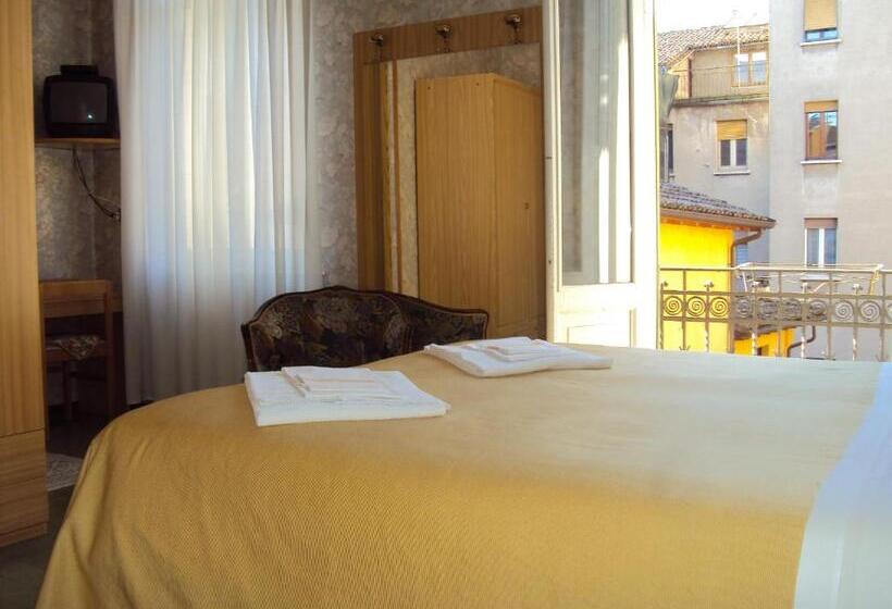 غرفة قياسية, La Salsesina