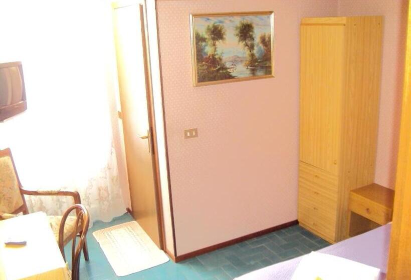 غرفة قياسية فردية, La Salsesina