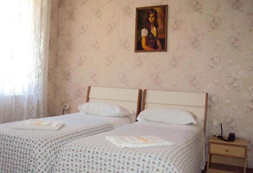 غرفة قياسية, La Salsesina