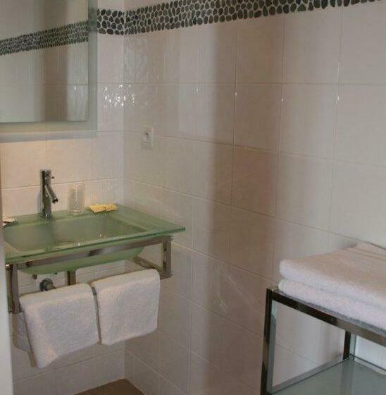 Номер Стандарт Вид на Море, Le Suroit