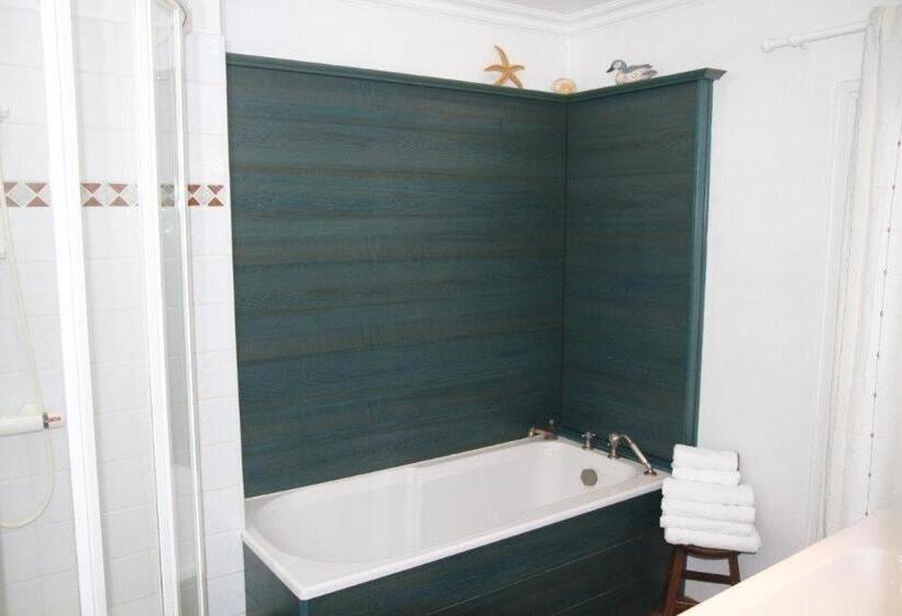 Четырехместный Номер Стандарт Вид на Море, Le Suroit