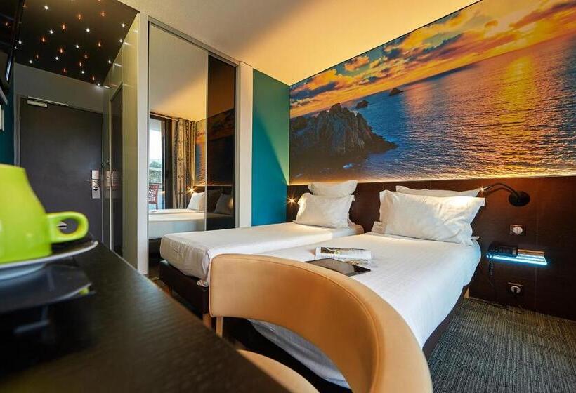 غرفة قياسية مطلّة علي حمام السباحة, Le Thalassa Hôtel & Spa