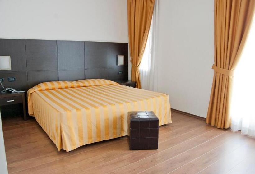 スタンダードルーム, Leon Bianco