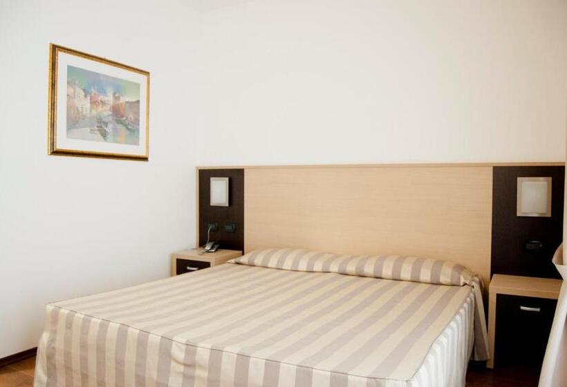 スタンダードルーム, Leon Bianco