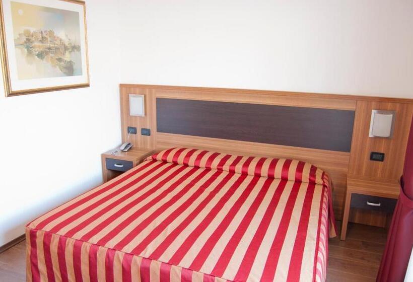 スタンダードルーム, Leon Bianco