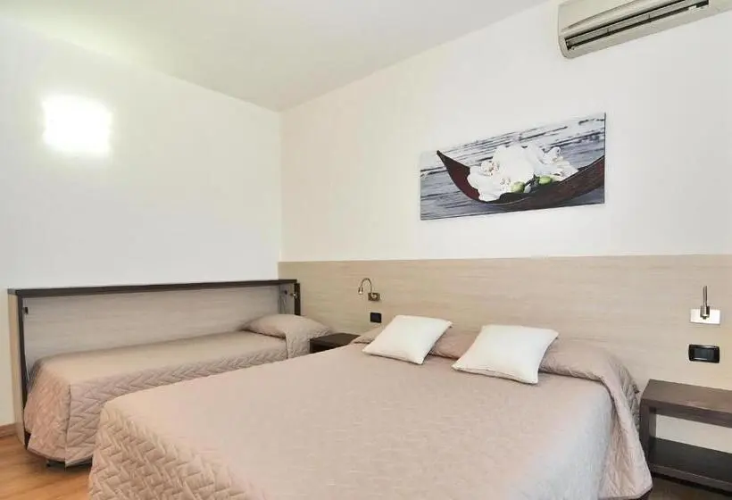 Familienzimmer seitl. Meerblick, Levante