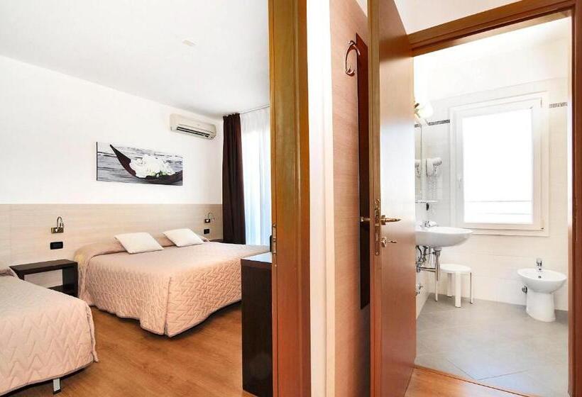 Семейный Номер Боковой Вид на Море, Levante