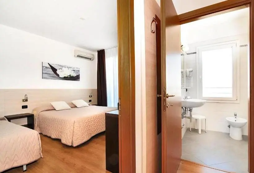 Familienzimmer seitl. Meerblick, Levante
