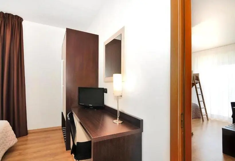 Familienzimmer seitl. Meerblick, Levante